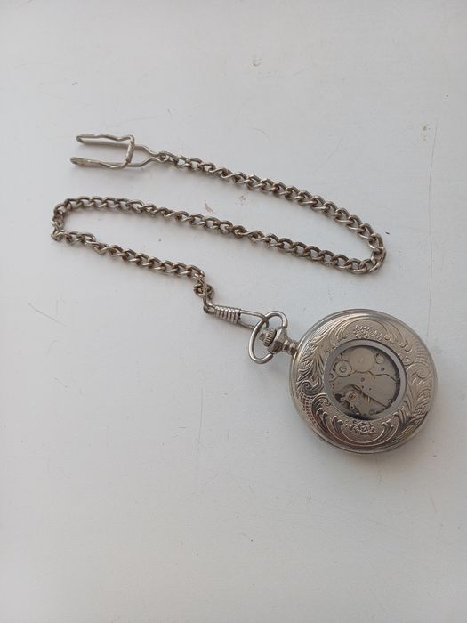 Часы электронные и карманные