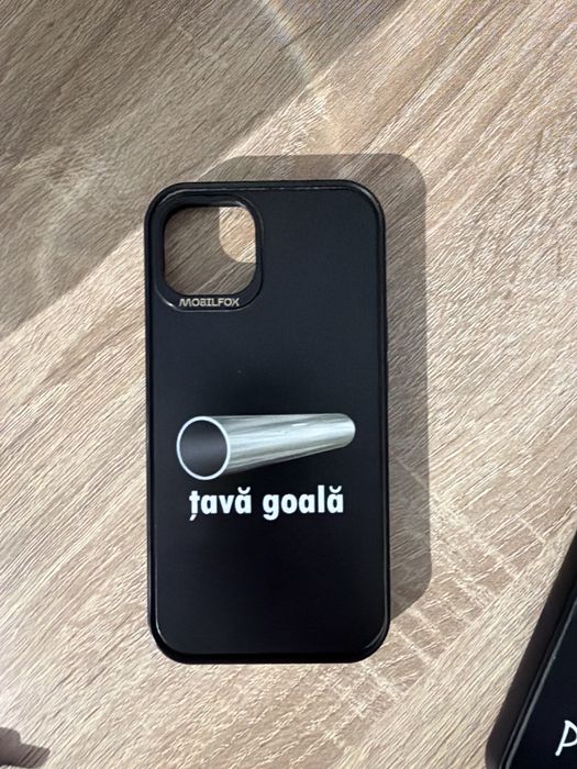 Vand doua huse de iphone 13