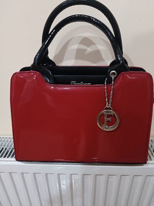 Дамски чанти продвам