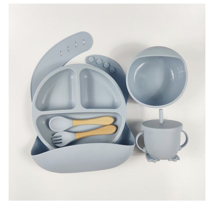 Продается комплект детской посуды
