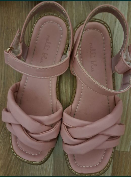 Обувки и сандалети 32 номер