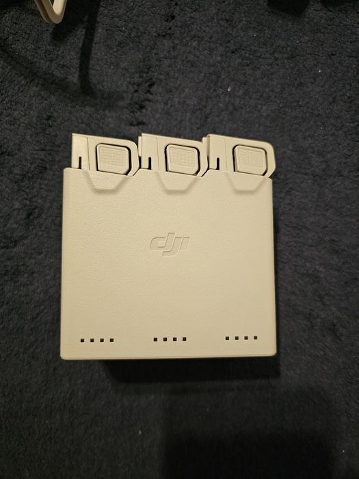 Drona DJI MINI 3 Fly more combo+protectie elicii, limita inaltime 500m