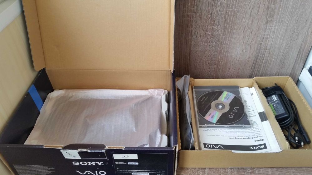 ноутбук Sony Vaio VGN-TZ3RXN/B  в коробке + мышка