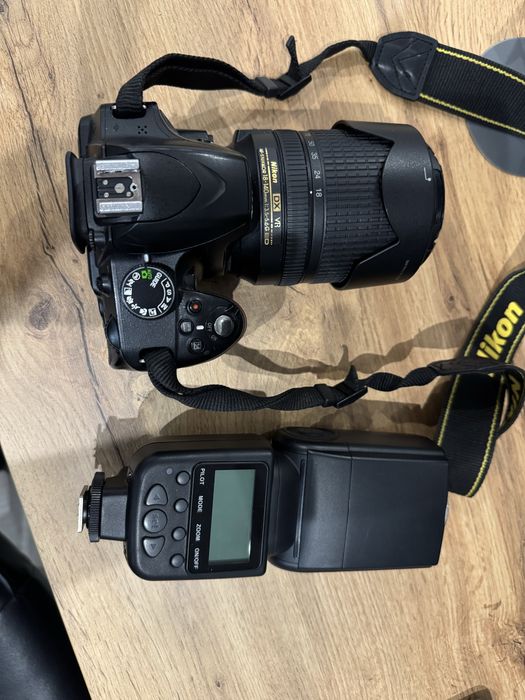 Nikon d3200 с обектив 18-140 и 50mm и светкавица