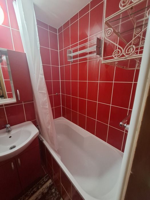 Beclean Apartament 2 camere  etaj 2 ,strada Grigore Silasii de inchiriat pret 1200lei!!!