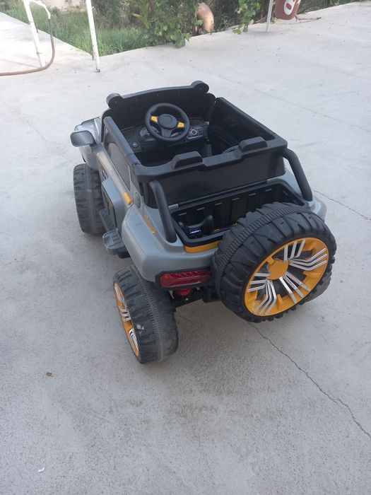 Детская машина с пультом и ручная