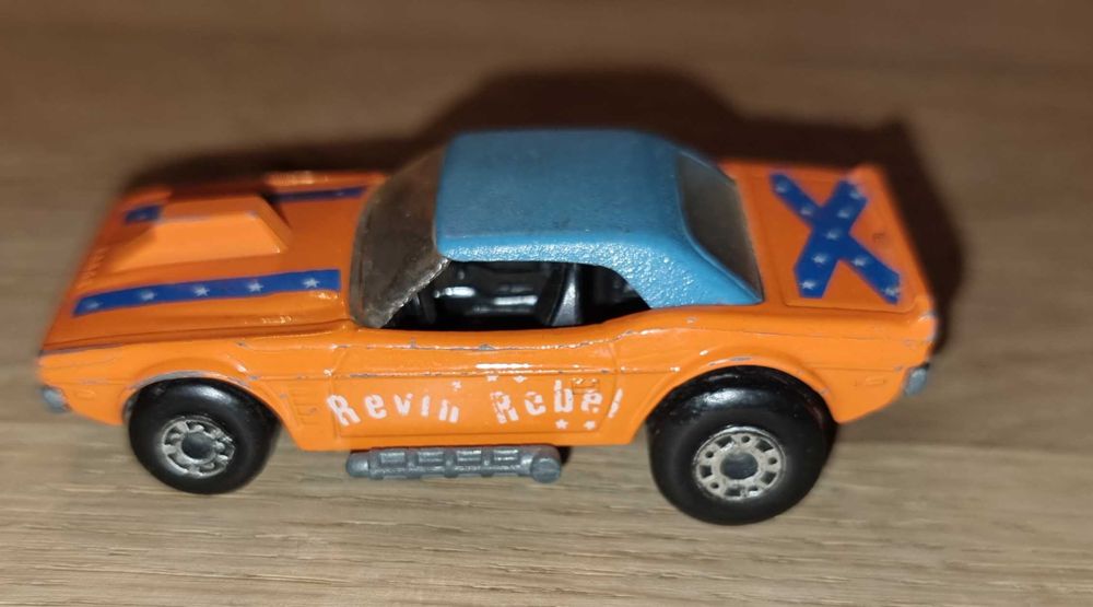 Se vinde machetă matchbox Dodge challenger