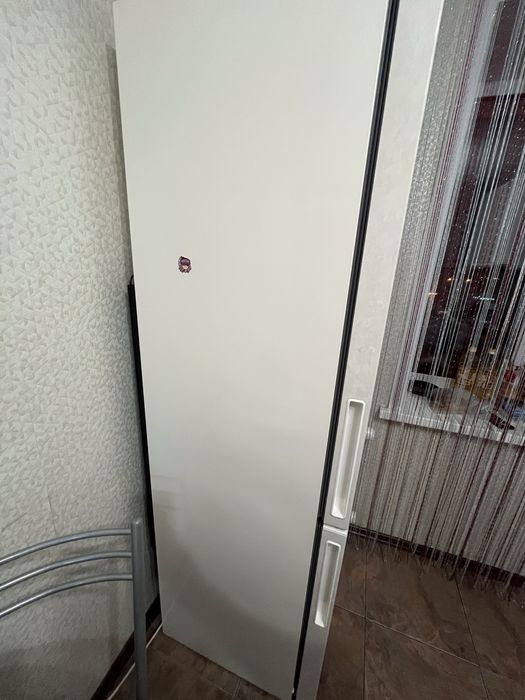 Продам холодильник, фирма “Hotpoint”