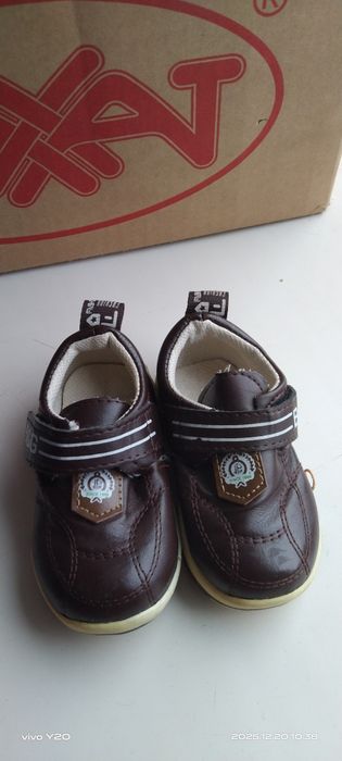 Продаются  детские  обуви
