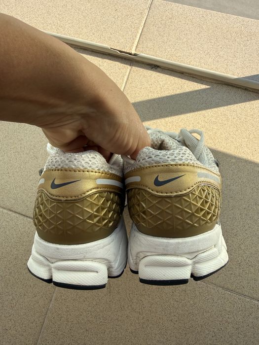 Оригинални маратонки nike vomero 39