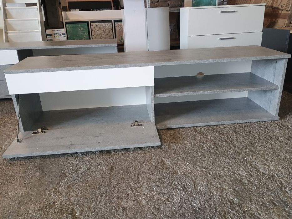 Тв шкаф с чекмедже и рафтчета