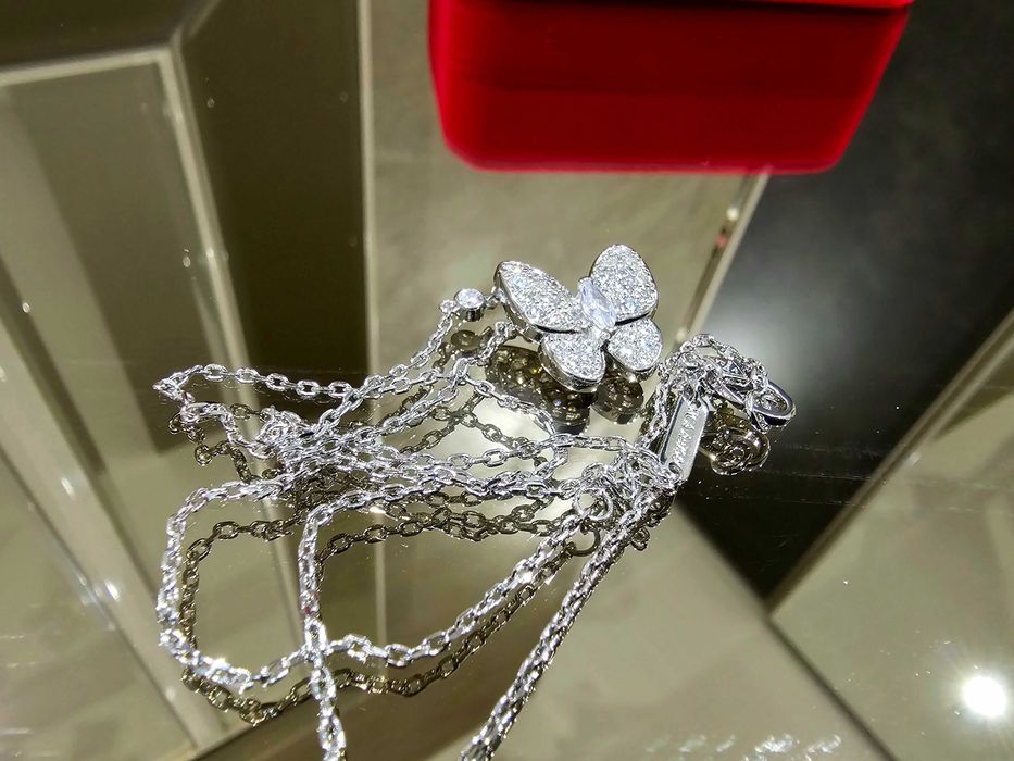 Van Cleef & Arpels VCA Silver Diamond Two Butterfly Дамско Колие