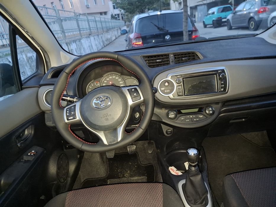 Тойота Ярис Toyota Yaris