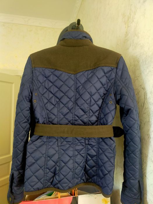 Продам куртку (ветровка)