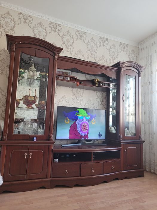 Продам горку в гостиную