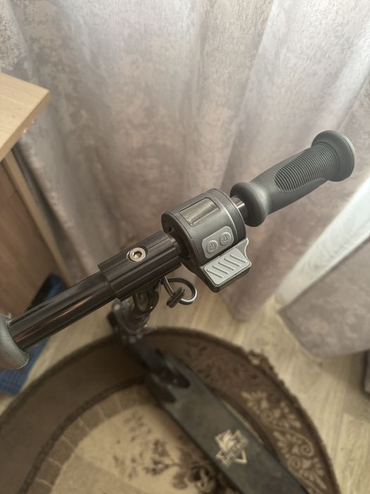 Продаю электро самокат