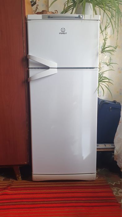 Холодильник Indesit