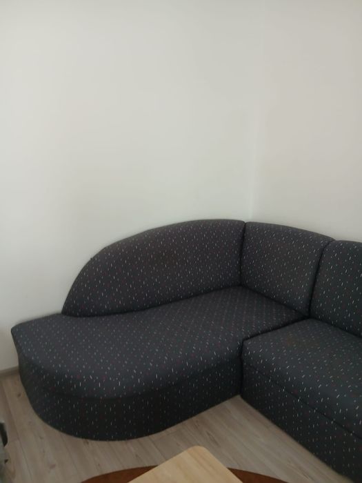 Canapea extensibila cu spațiu pentru depozitare