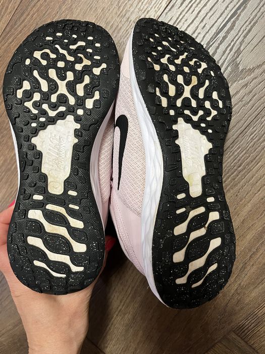 Маратонки Nike.