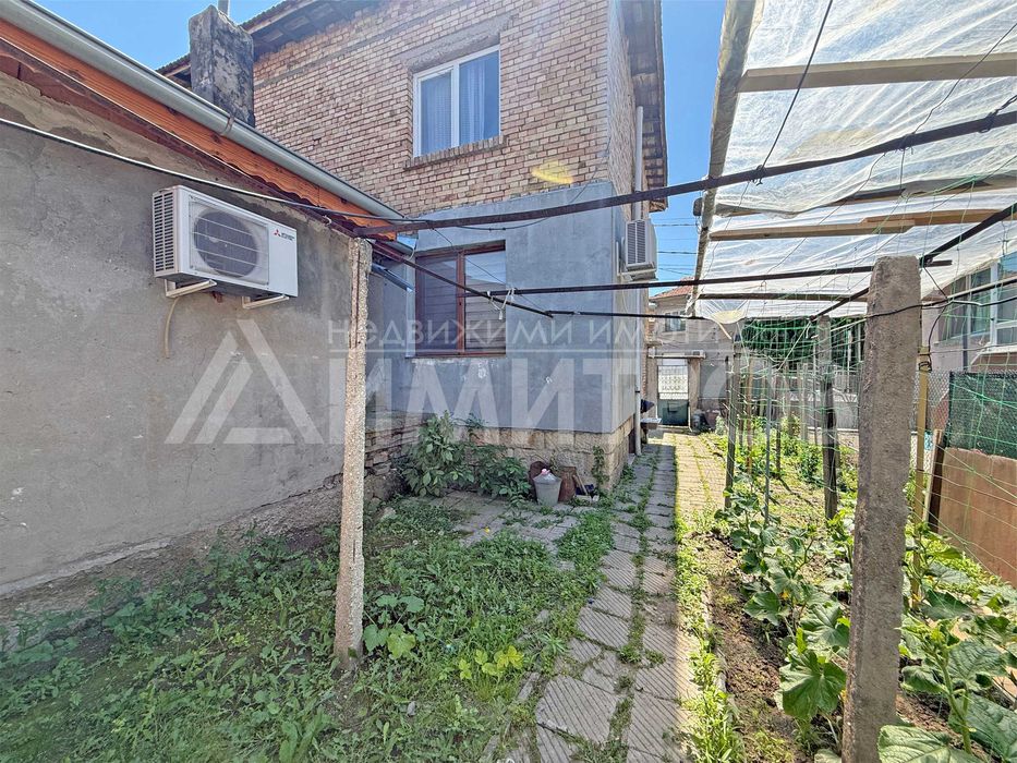 Продава се Къща в Нови пазар - 62 кв.м за 1049 €/кв.м - Снимка #3