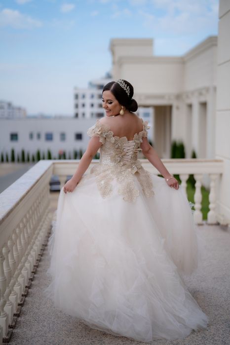 Rochie de  mireasă cu corset la spate