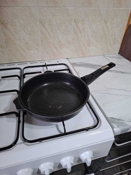 Продам  сковородку в отличном  состоянии, производство Россия