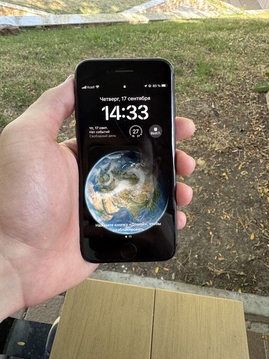 iPhone 8 64g/100%