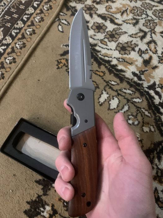 Продам нож с коробкой