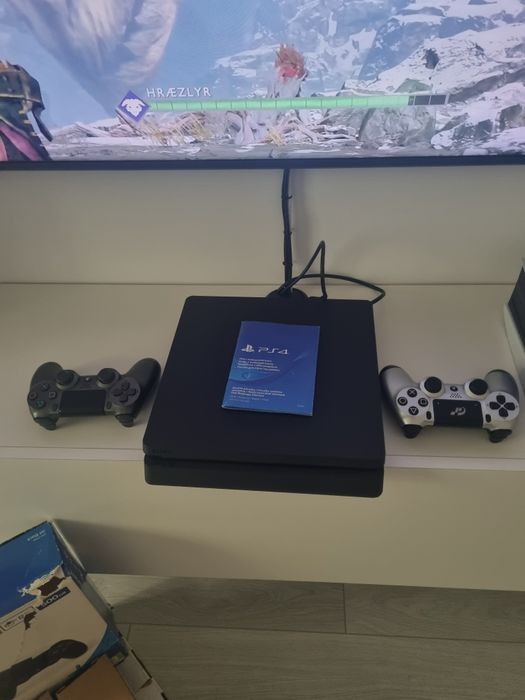 Vand playstation 4 500gb la Cutie