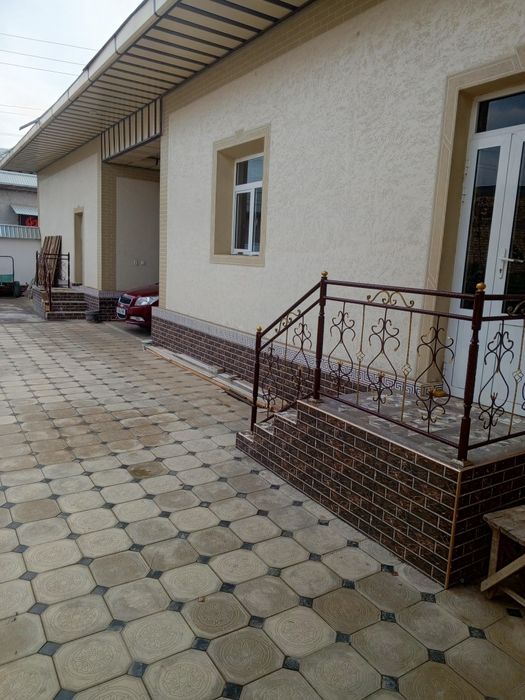 Ховли сотилади.. Жиззах шахар. Зилол махалла. 6 сотх. 6 хона.