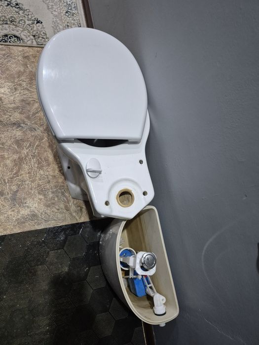 Унитаз б/у продам 10000₸