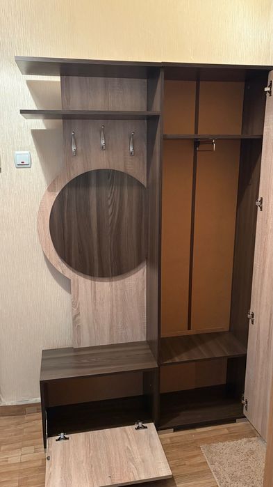 Шкаф за антре с огледало