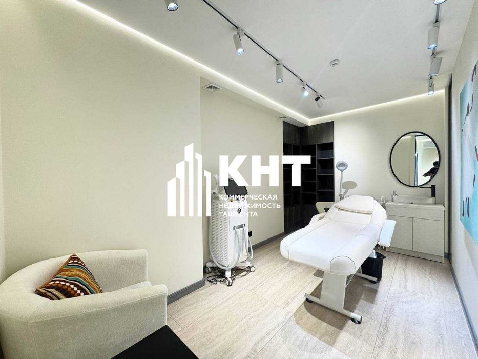 Аренда помещения 65м2 Ц-1 центр города 1 линия большой фасад