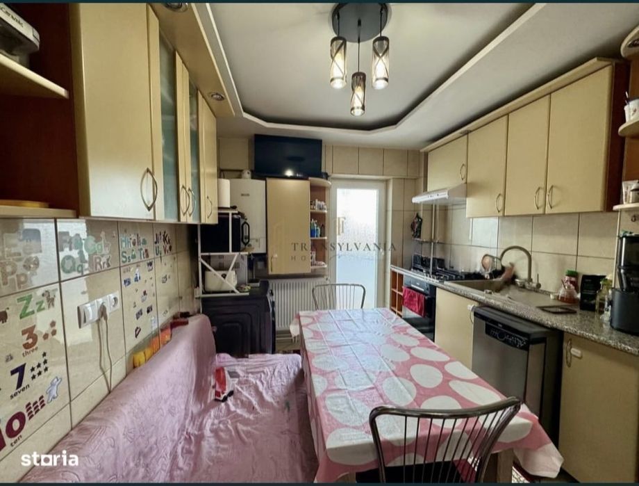 Vand apartament 2 camere zona Calea Dumbravii