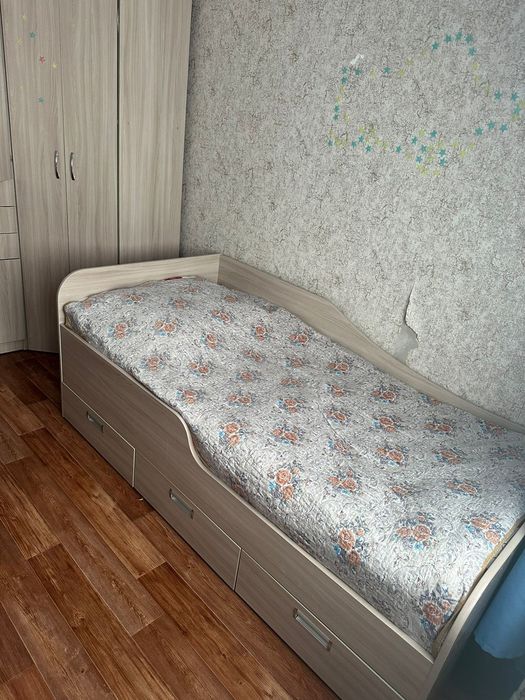 Продам детский гарнитур (подростковая)