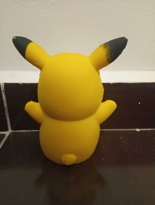 Squishi Pikachu galben