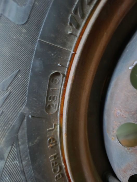 Четири броя зимни гуми с джанти 175/70/13