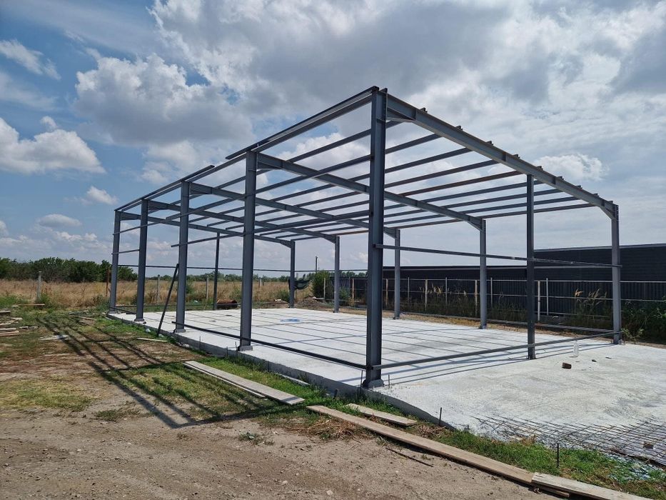 Structura metalica hala 10 latime cu 20 lungime cu panou sandwich