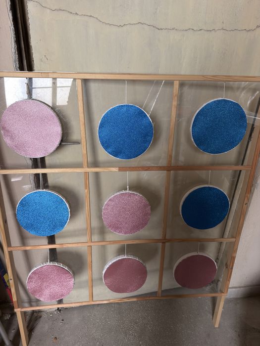 Vand jocul “x si 0” pentru gender reveal