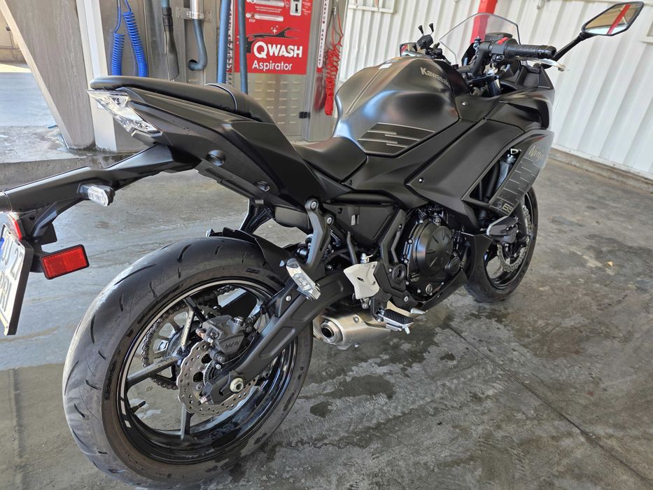 Kawasaki Ninja 650 ES+ Metallic Spark Black