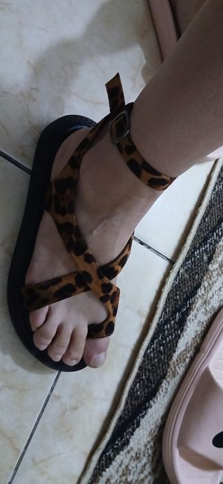 Продам босоножки