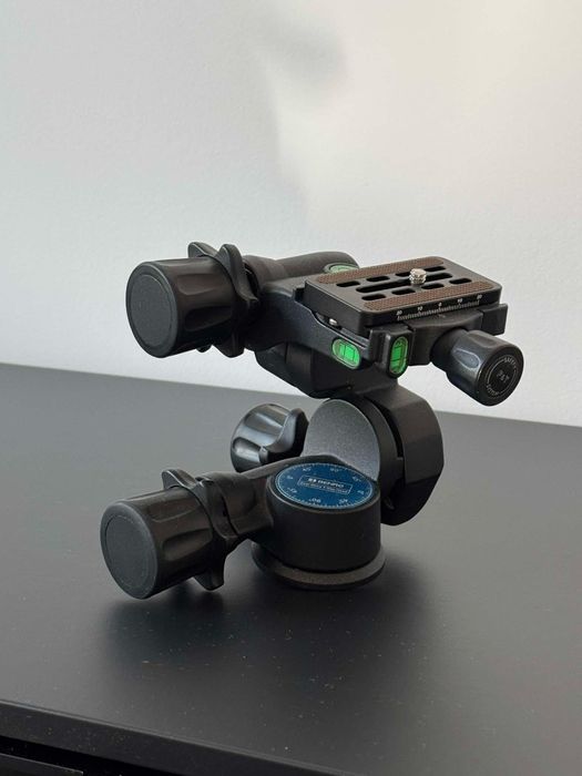 Алуминиев статив Benro и Трипозиционна глава с предавки