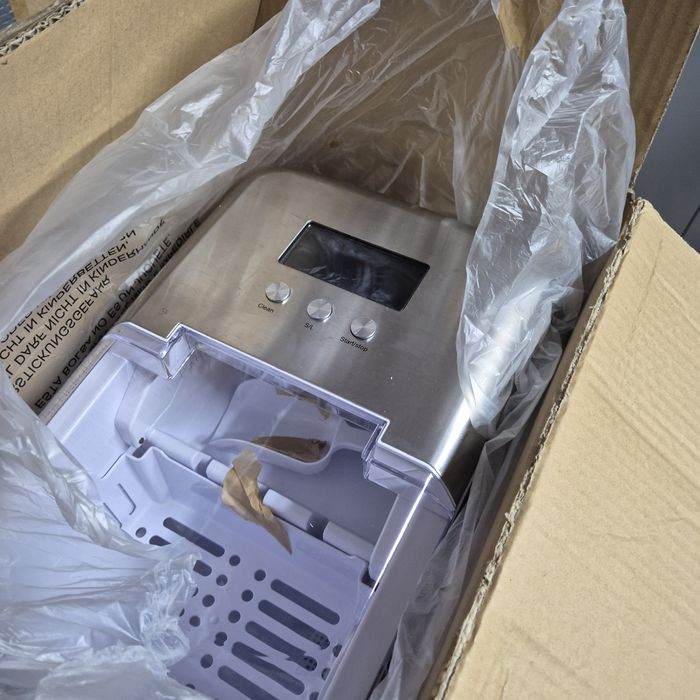 Промо Цена!Ледогенератор  с /LCD /дисплей и   сапочистваща се функция.