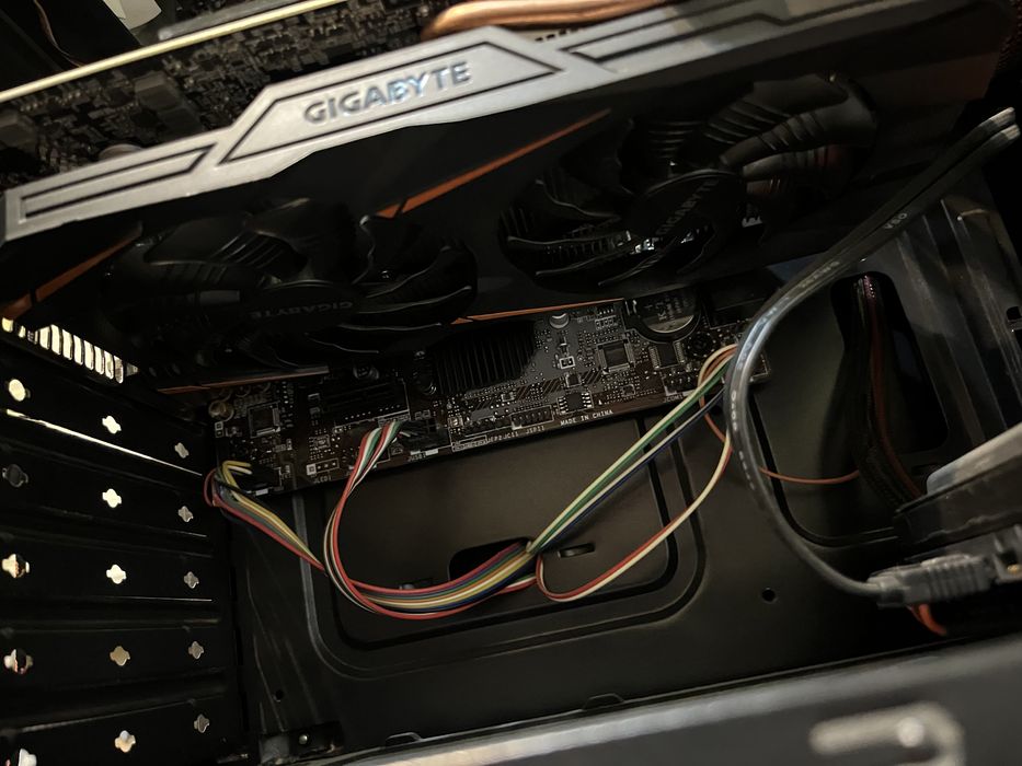 Продавам геймърски компютър i3 gtx 1060 6gb