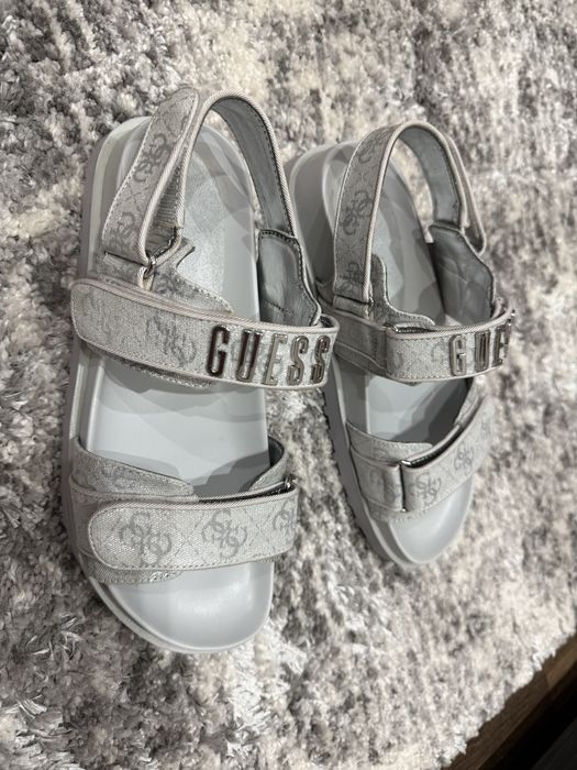 Дамски сандали Guess обувани веднъж като нови!