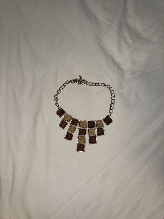 Coliere cu pietre