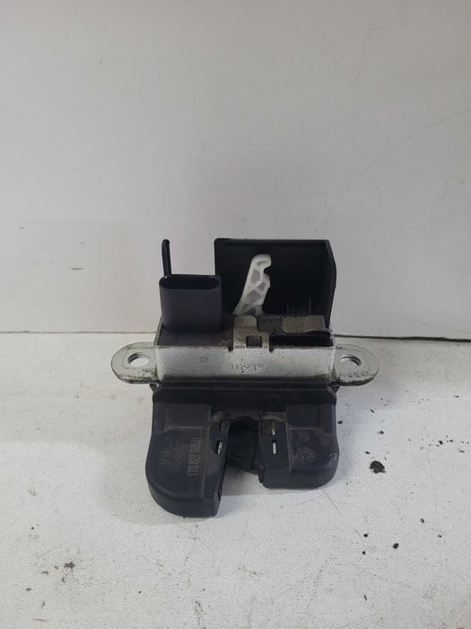 Broasca portbagaj VW Passat B6 Golf 5 6 Touran