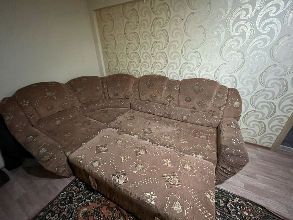 Продам диван угловой