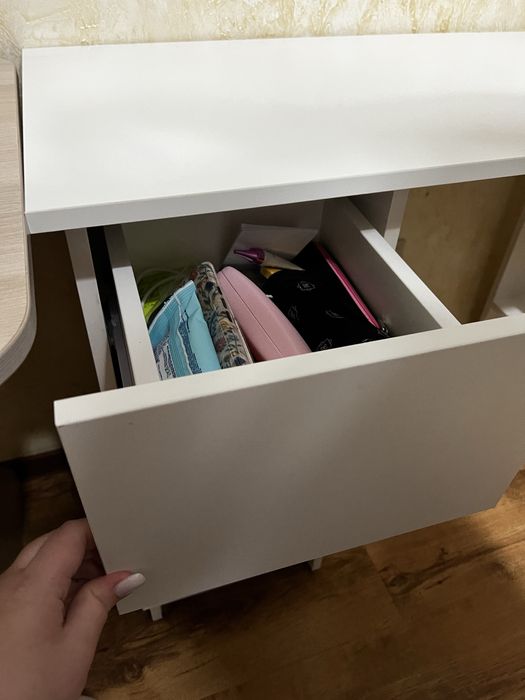 Продаю два стола в идеальном состоянии!