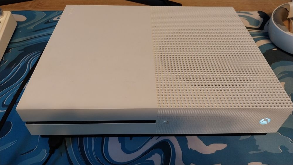 XBox One S 1TB + controler + 5 jocuri